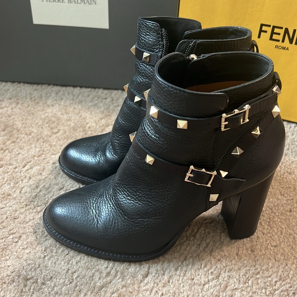 “nursace” ankle boots, size 38. Made  in Italy.